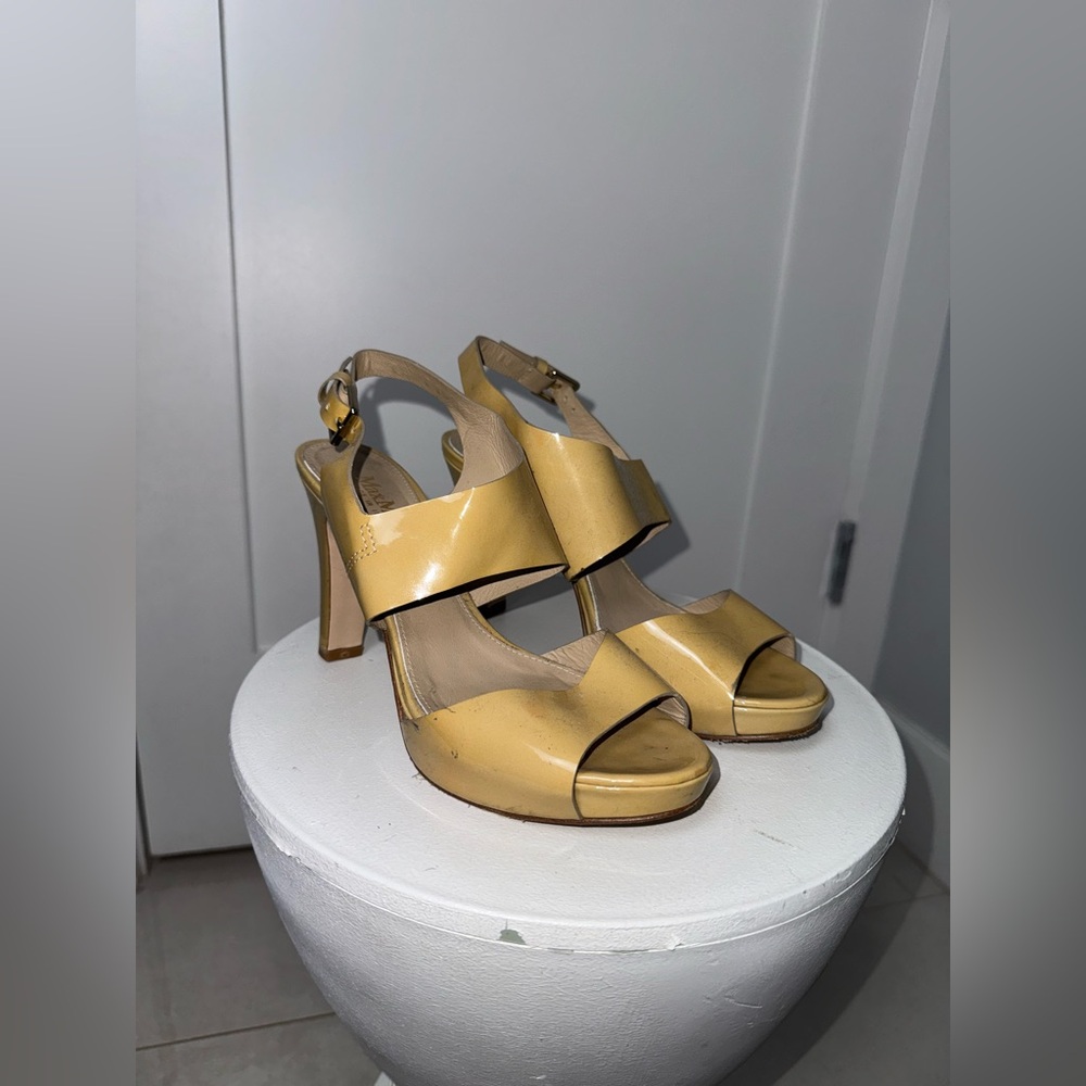 Max Mara Tan Patent Heels/ 7.5 - Picture 2 of 6